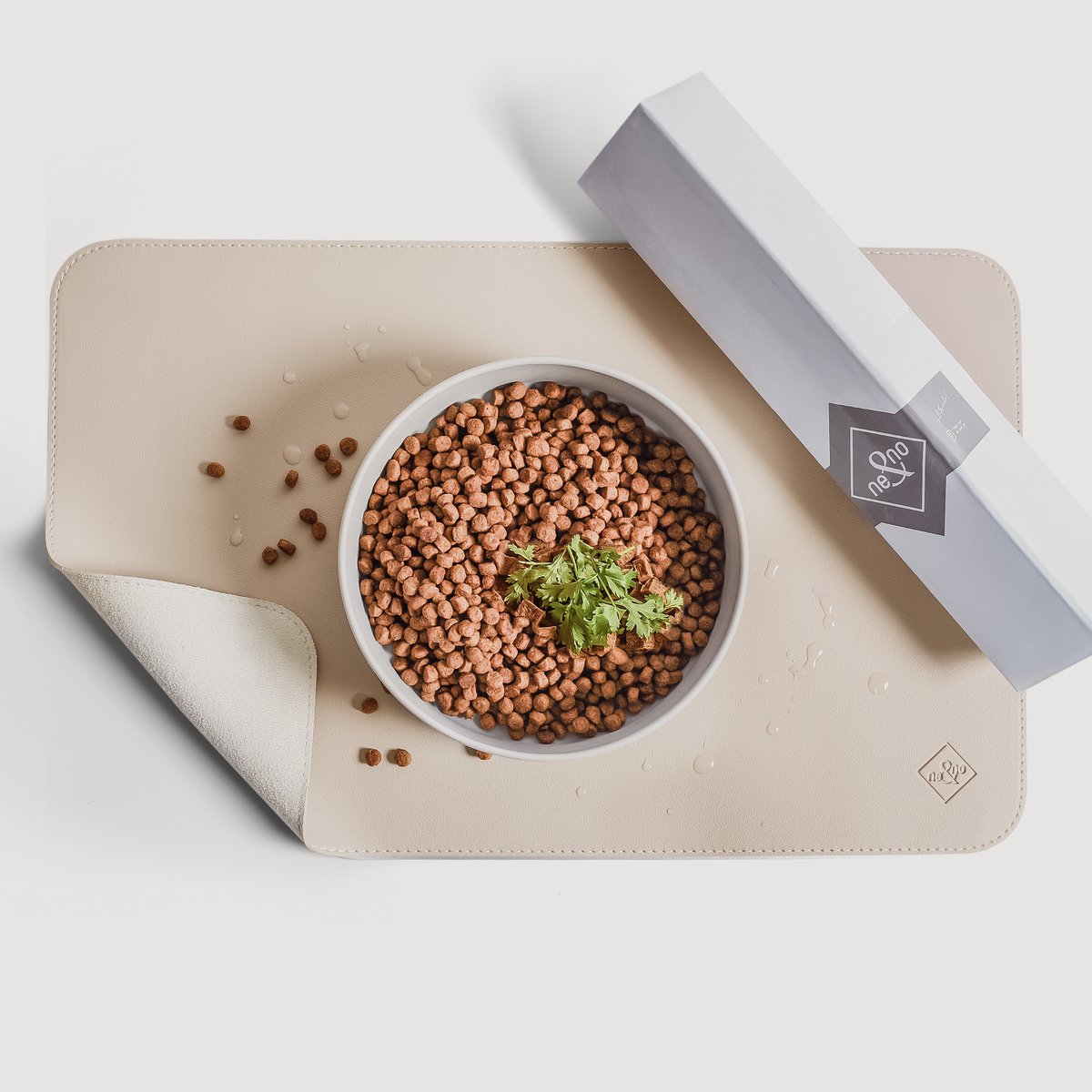 Futternapf-Unterlage aus veganem Leder