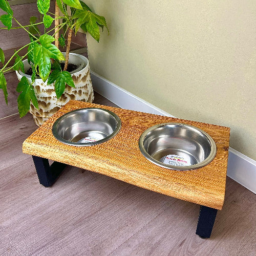 Styledog Wonderland Eiche Design Futterstation mit Baumkante und Edelstahlnäpfen